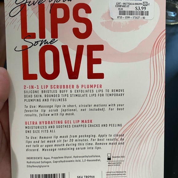 Brand new lip mask and hand mask - Picture 2 of 4